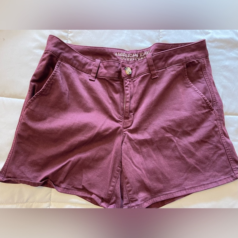 AE Sz 14 Midi Maroon Shorts